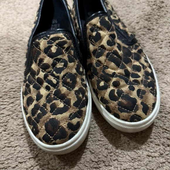 Leopard Print Slip-On Sneakers - Picture 2 of 5